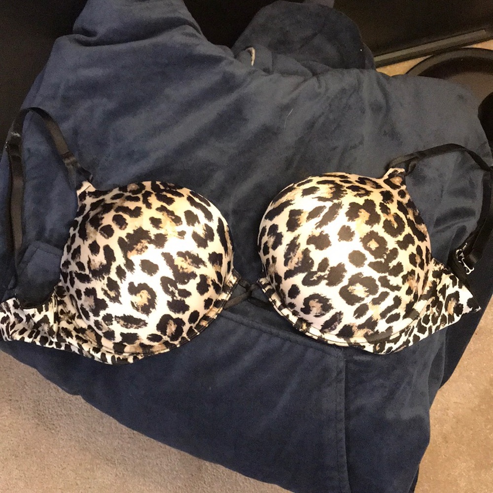 Victoria’s Secret miraculous plunge bra in leopard
